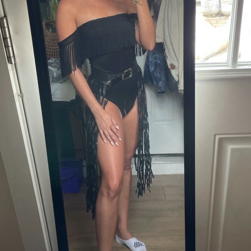 Black fringe belt